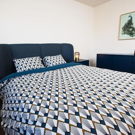 The Lodge Morris Leuven Bagian luar foto