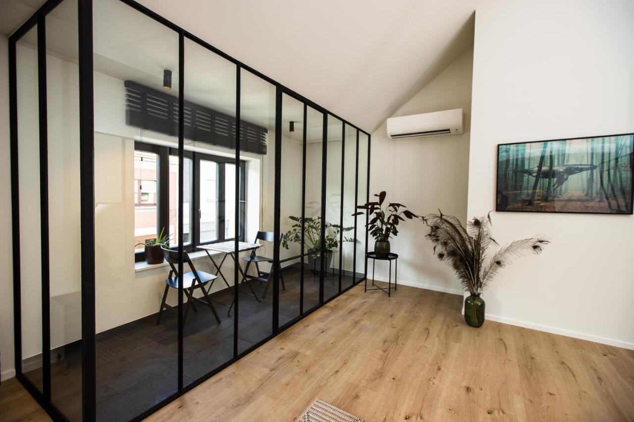 The Lodge Morris Leuven Bagian luar foto
